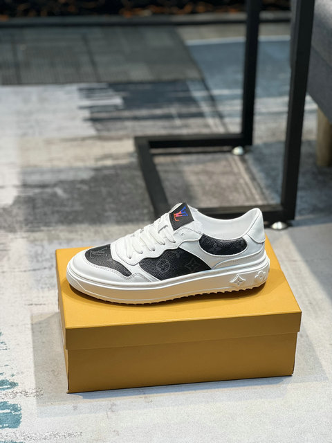 men LV shoes-158